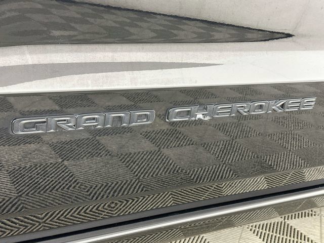 Used 2020 Jeep Grand Cherokee Altitude RWD image 26