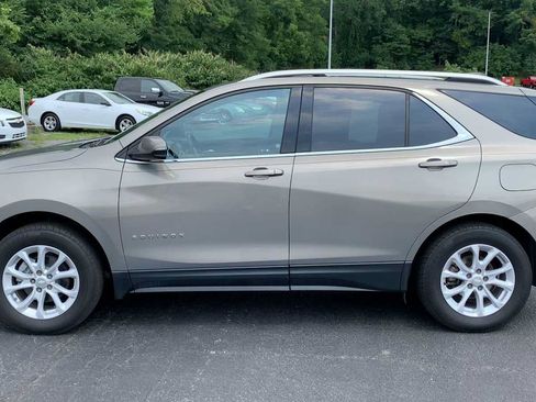 Used 2019 Chevrolet Equinox LT w/ Sun & Navigation Package AWD/4WD image 5