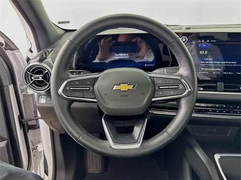 Used 2025 Chevrolet Equinox LT w/ Convenience Package II image 12