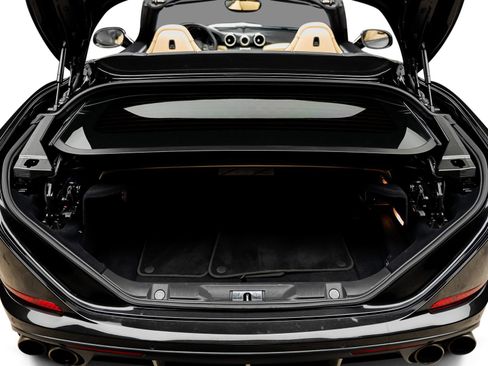 Used 2015 Ferrari California T RWD image 59