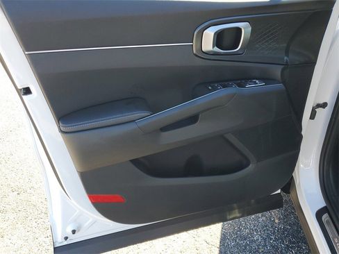 Used 2022 Kia Sorento S w/ Panoramic Sunroof Package image 8