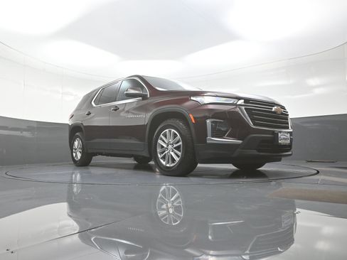 Used 2023 Chevrolet Traverse LT w/ Rear Camera Mirror Package AWD/4WD image 9