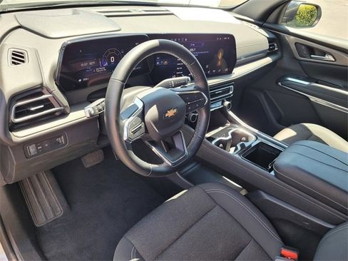 Used 2024 Chevrolet Traverse LT image 7