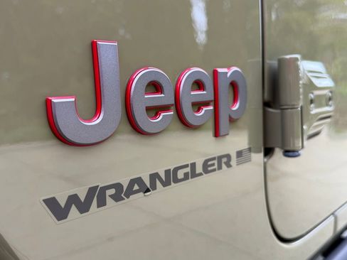 Used 2025 Jeep Wrangler Rubicon AWD/4WD image 44