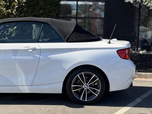 Used 2019 BMW 230i Convertible w/ Convenience Package image 11
