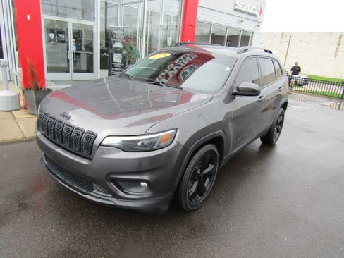 Used 2019 Jeep Cherokee Latitude Plus image 4