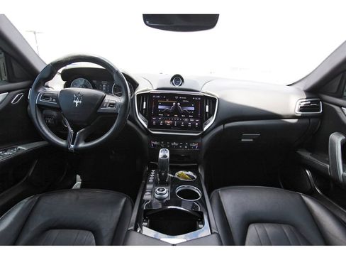 Used 2021 Maserati Ghibli S image 9