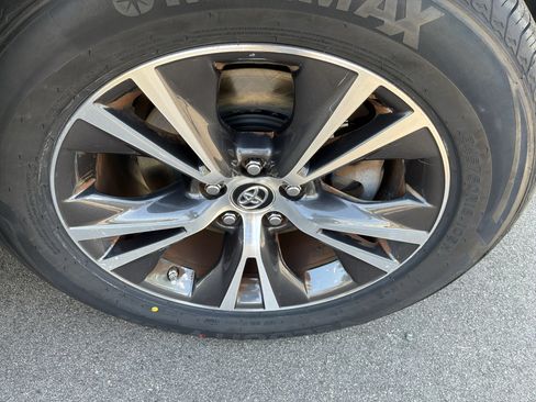 Used 2019 Toyota Highlander LE FWD image 13