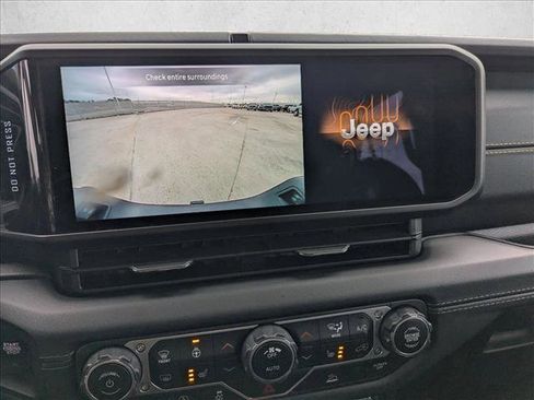 Certified 2025 Jeep Gladiator Sport image 14