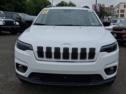 Used 2022 Jeep Cherokee Latitude Lux w/ Sun & Sound Group AWD/4WD image 2