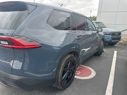 Used 2025 Toyota Grand Highlander AWD image 6