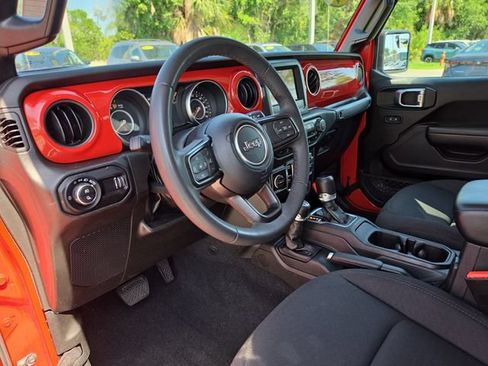 Used 2023 Jeep Gladiator Sport AWD/4WD image 13