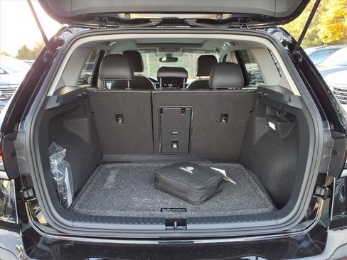 Certified 2025 Volkswagen Taos SE image 8