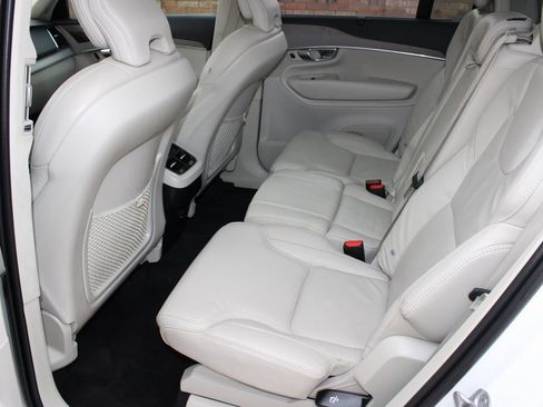 Used 2025 Volvo XC90 B6 Ultra w/ Lounge Package image 6