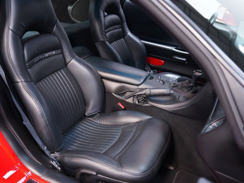 Used 2000 Chevrolet Corvette Coupe w/ Memory Pkg image 39