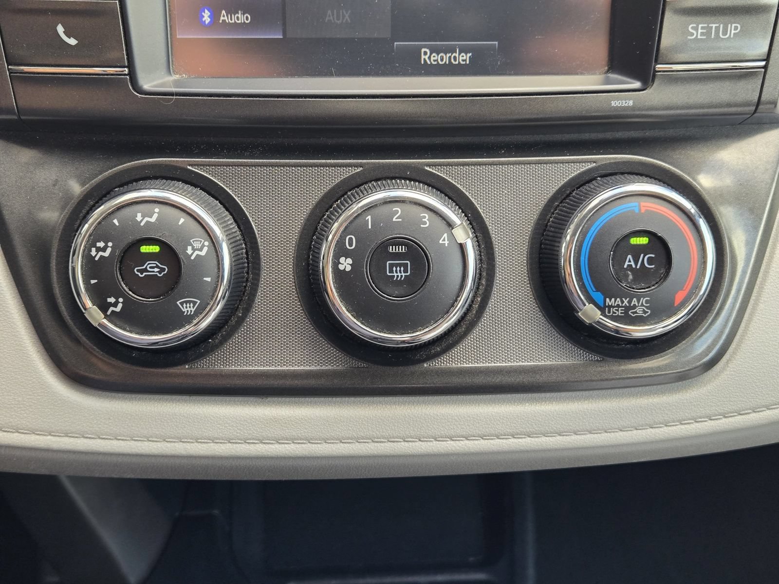Used 2015 Toyota RAV4 LE AWD/4WD image 18