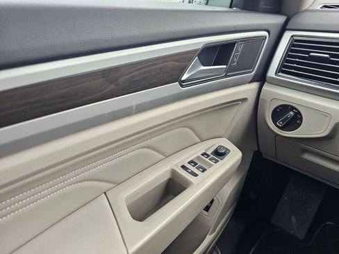 Used 2023 Volkswagen Atlas SE AWD/4WD image 28