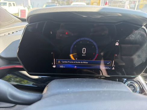 Used 2025 Chevrolet Trax RS FWD image 3