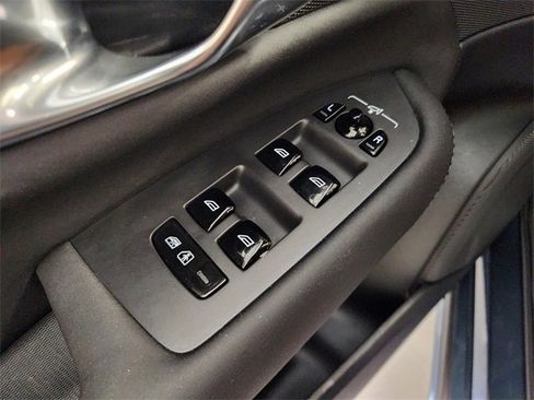 Used 2025 Volvo XC90 B5 Plus image 23