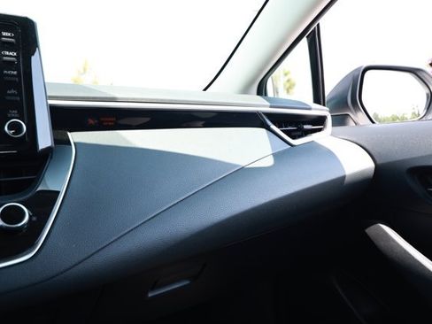 Used 2022 Toyota Corolla LE FWD image 24
