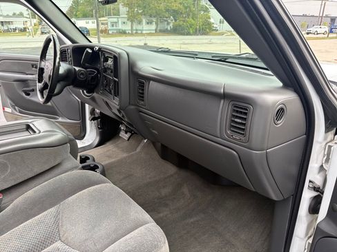 Used 2005 Chevrolet Silverado 2500 LS w/ Heavy-Duty Power Package image 23