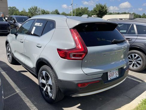 Used 2025 Volvo XC40 B5 Plus AWD/4WD image 3