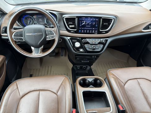 Used 2019 Chrysler Pacifica Limited FWD image 16