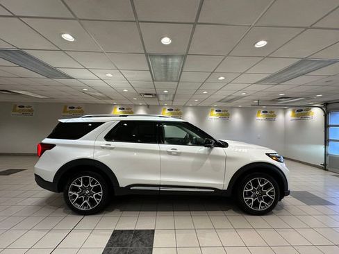 Certified 2025 Ford Explorer Platinum w/ Ultimate Package image 3