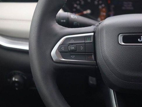 Used 2025 Jeep Compass Limited AWD/4WD image 10