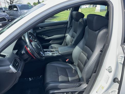 Used 2018 Honda Accord Sport image 13