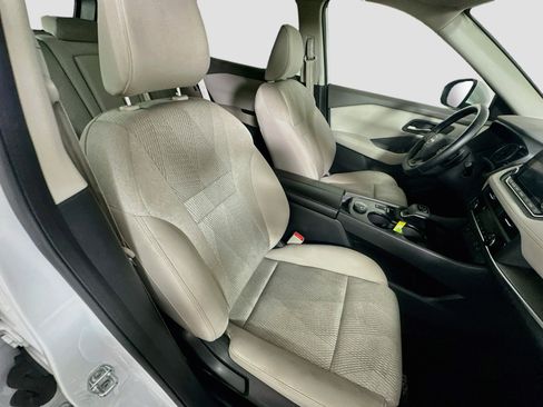 Used 2025 Nissan Rogue SV AWD/4WD image 30