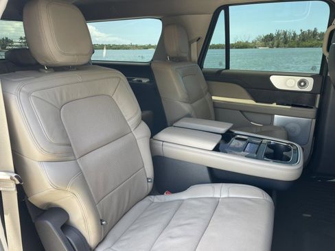 Used 2022 Lincoln Navigator L Reserve RWD image 13