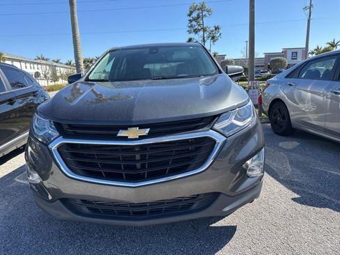 Used 2021 Chevrolet Equinox LT image 2