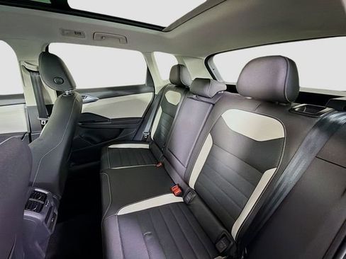 Used 2025 Volkswagen Taos SEL image 23