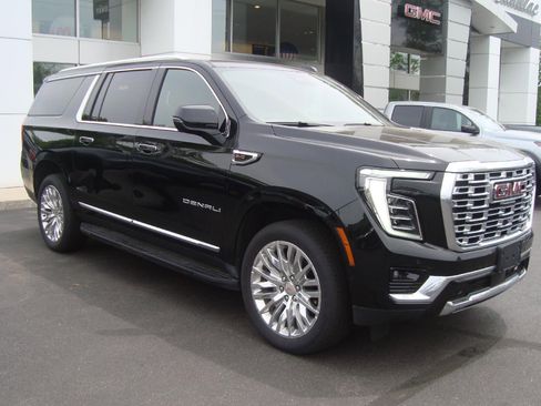 Certified 2025 GMC Yukon XL Denali AWD/4WD image 3