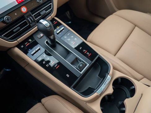 New 2026 Porsche Macan AWD/4WD image 20