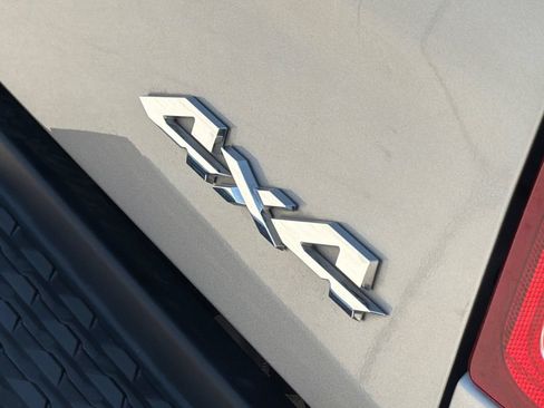 Used 2024 RAM 2500 Tradesman w/ Chrome Appearance Group AWD/4WD image 9