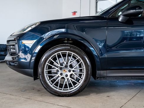 Used 2022 Porsche Cayenne Platinum Edition image 9
