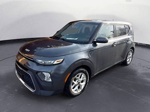 Used 2022 Kia Soul LX w/ Technology Package FWD image 1