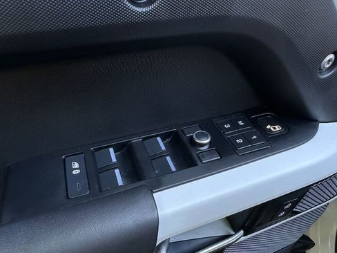 Used 2020 Land Rover Defender 110 SE image 14