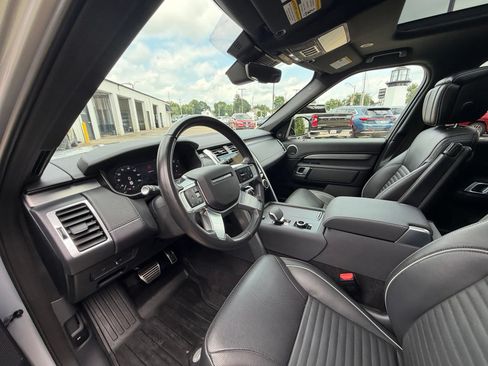 Used 2024 Land Rover Discovery Dynamic SE AWD/4WD image 10