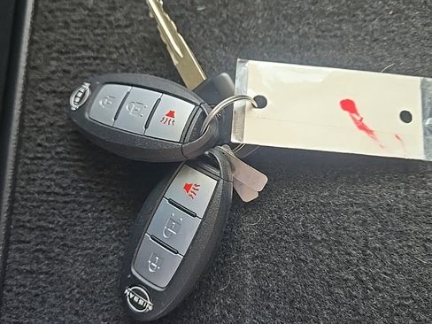 Used 2024 Nissan Titan SV w/ Accessory Utility Package image 43