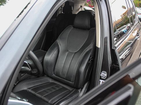 Used 2022 BMW X7 xDrive40i w/ Premium Package AWD/4WD image 25
