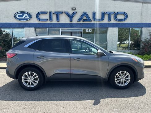 Used 2021 Ford Escape SE w/ Cold Weather Package FWD image 3