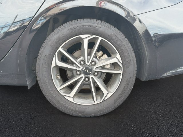 Used 2022 Kia Forte LXS w/ LXS Technology Package FWD image 9