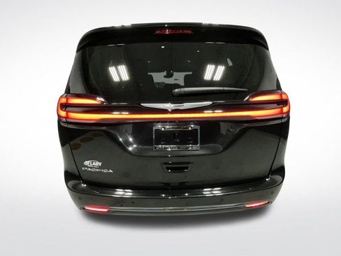 Used 2024 Chrysler Pacifica Touring-L image 20