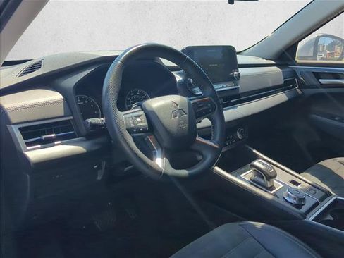 Used 2024 Mitsubishi Outlander SE FWD image 9