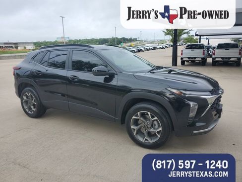 Used 2024 Chevrolet Trax LT w/ Driver Confidence Package image 4