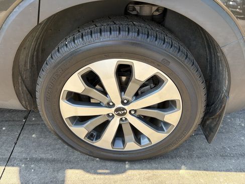 Used 2022 Kia Telluride S FWD image 7