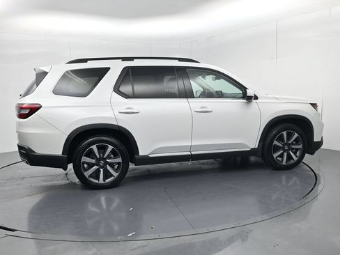 Used 2024 Honda Pilot Touring image 8